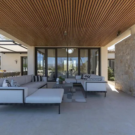 Readhostprofile! 4-bedroom Provence Luxury With Pool *