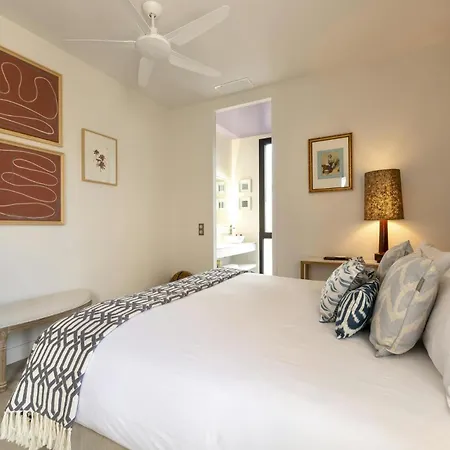 Villa Readhostprofile! 4-bedroom Provence Luxury With Pool